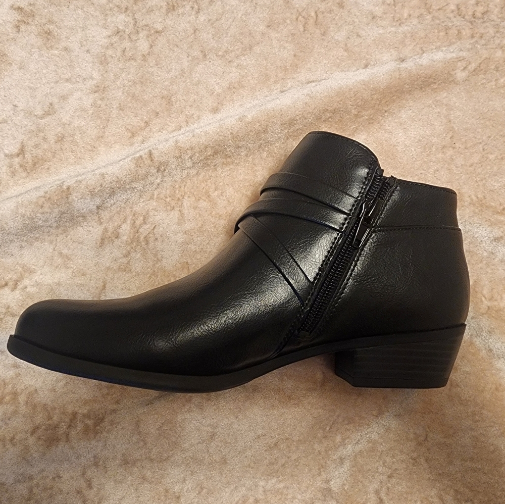 LifeStride Amara Western Booties Black Faux Leather from Macy’s C007 - Picture 5 of 10